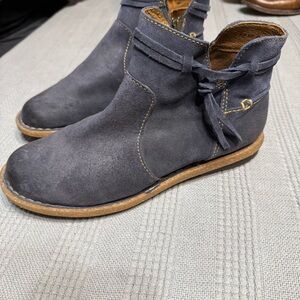 Born Women's Tarkiln Navy Blue Suede Flat Ankle Booties Size 9.5 Casual